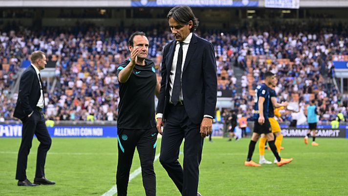 MILAN, ITALY - MAY 22: Coach Simone Inzaghi of FC Internazionale shows his dejection afte rthe Serie A match between FC Internazionale and UC Sampdoria at Stadio Giuseppe Meazza on May 22, 2022 in Milan, Italy. (Photo by Mattia Ozbot - Inter/Inter via Getty Images) INZAGHI MEDITA SUL FUTURO