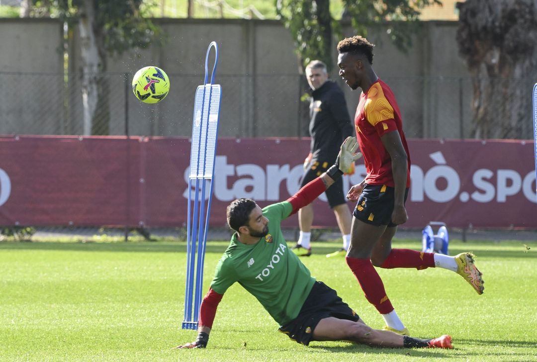 Roma, l’allenamento a Trigoria in vista del match con il Bologna – FOTO GALLERY - immagine 5