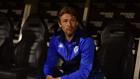 BUENOS AIRES, ARGENTINA - NOVEMBER 10: Gabriel Heinze head coach of Velez during a match between Velez and Boca Juniors as part of Superliga Argentina 2019/20 at Jose Amalfitani Stadium on November 10, 2019 in Buenos Aires, Argentina. (Photo by Amilcar Orfali/Getty Images) BUENOS AIRES, ARGENTINA - NOVEMBER 10: Gabriel Heinze head coach of Velez during a match between Velez and Boca Juniors as part of Superliga Argentina 2019/20 at Jose Amalfitani Stadium on November 10, 2019 in Buenos Aires, Argentina. (Photo by Amilcar Orfali/Getty Images)