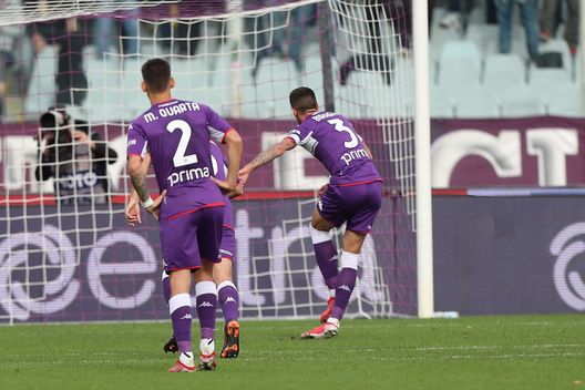 FLORENCE, ITALY - OCTOBER 24: Cristiano Biraghi of ACF Fiorentina scores the opening goal during the Serie A match between ACF Fiorentina and Cagliari Calcio at Stadio Artemio Franchi on October 24, 2021 in Florence, Italy. (Photo by Gabriele Maltinti/Getty Images) FLORENCE, ITALY - OCTOBER 24: Cristiano Biraghi of ACF Fiorentina scores the opening goal during the Serie A match between ACF Fiorentina and Cagliari Calcio at Stadio Artemio Franchi on October 24, 2021 in Florence, Italy. (Photo by Gabriele Maltinti/Getty Images)