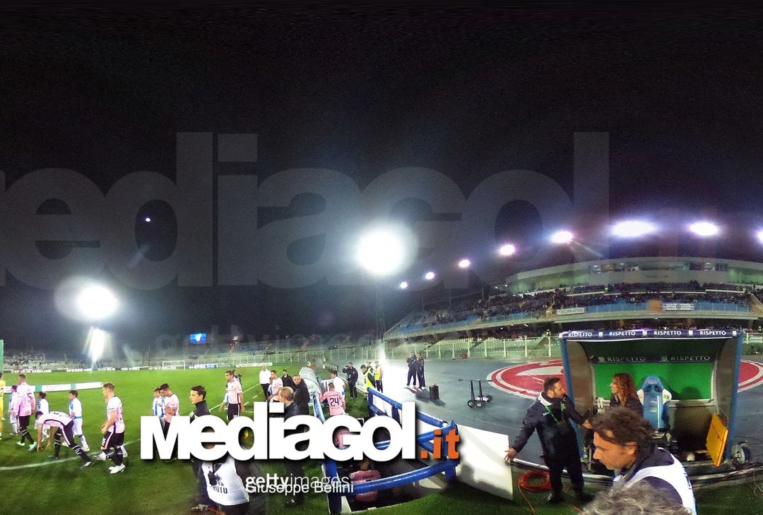  PESCARA, ITALY - NOVEMBER 03: (EDITOR'S NOTE: Image was created as an Equirectangular Panorama. Import image into a panoramic player to create an interactive 360 degree view) A general view prior the Serie B match between Pescara Calcio and US Citta di Palermo FC at Stadio Adriatico Giovanni Cornacchia on November 3, 2017 in Pescara, Italy.  (Photo by Giuseppe Bellini/Getty Images) 