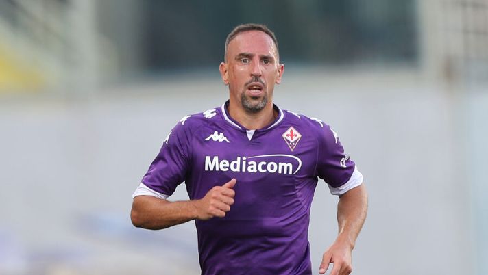 FLORENCE, ITALY - SEPTEMBER 12: Franck Ribery of ACF Fiorentina in action during the pre-season friendly match between ACF Fiorentina and AC Reggiana at Artemio Franchi on September 12, 2020 in Florence, Italy. (Photo by Gabriele Maltinti/Getty Images) Svolta Ribery verso l’Udinese: l’annuncio arriva direttamente dalla Fiorentina - immagine 1