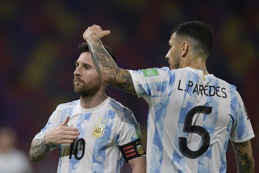 Paredes Messi (getty images) Paredes Messi (getty images)
