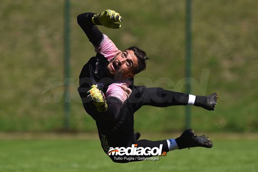 BELLUNO, ITALY - JULY 19: Goalkeeper Fabrizio Alastra in action during a training session at the US Citta' di Palermo training camp on July 19, 2018 in Belluno, Italy. (Photo by Tullio M. Puglia/Getty Images) Palermo
