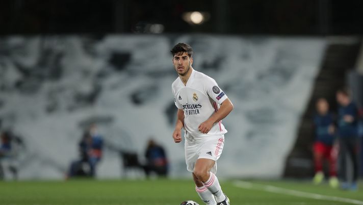 MADRID, SPAIN - APRIL 06: Marco Asensio of Real Madrid CF controls the ball during the UEFA Champions League Quarter Final match between Real Madrid and Liverpool FC at Estadio Alfredo Di Stefano on April 06, 2021 in Madrid, Spain. Sporting stadiums around Spain remain under strict restrictions due to the Coronavirus Pandemic as Government social distancing laws prohibit fans inside venues resulting in games being played behind closed doors. (Photo by Gonzalo Arroyo Moreno/Getty Images) MADRID, SPAIN - APRIL 06: Marco Asensio of Real Madrid CF controls the ball during the UEFA Champions League Quarter Final match between Real Madrid and Liverpool FC at Estadio Alfredo Di Stefano on April 06, 2021 in Madrid, Spain. Sporting stadiums around Spain remain under strict restrictions due to the Coronavirus Pandemic as Government social distancing laws prohibit fans inside venues resulting in games being played behind closed doors. (Photo by Gonzalo Arroyo Moreno/Getty Images)