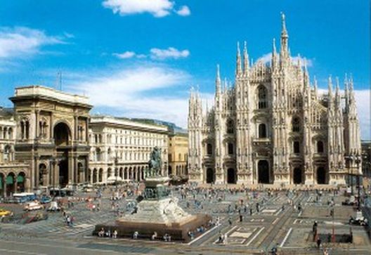 Piazza Duomo - Milano, fonte foto expo2015notizie.it Piazza Duomo - Milano, fonte foto expo2015notizie.it