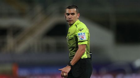 FLORENCE, ITALY - JANUARY 23: Marco Piccinini referee during the Serie A match between ACF Fiorentina and FC Crotone at Stadio Artemio Franchi on January 23, 2021 in Florence, Italy. (Photo by Gabriele Maltinti/Getty Images)