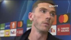 Siparietto tra Robin Gosens e Gnabry davanti ai giornalisti: il giocatore del Bayern dice no