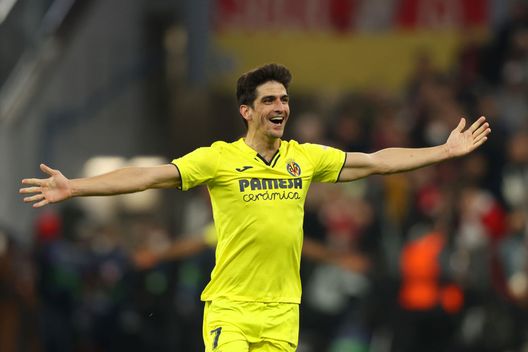 MUNICH, GERMANY - APRIL 12: Gerard Moreno of Villarreal CF celebrates following their draw and advancement in the UEFA Champions League Quarter Final Leg Two match between Bayern München and Villarreal CF at Football Arena Munich on April 12, 2022 in Munich, Germany. (Photo by Alexander Hassenstein/Getty Images) MUNICH, GERMANY - APRIL 12: Gerard Moreno of Villarreal CF celebrates following their draw and advancement in the UEFA Champions League Quarter Final Leg Two match between Bayern München and Villarreal CF at Football Arena Munich on April 12, 2022 in Munich, Germany. (Photo by Alexander Hassenstein/Getty Images)