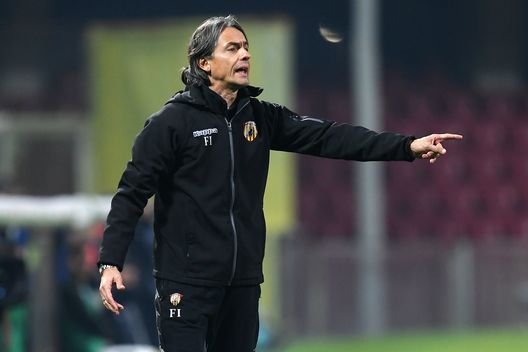 BENEVENTO, ITALY - NOVEMBER 28: Filippo Inzaghi Benevento Calcio coach gestures during the Serie A match between Benevento Calcio and Juventus at Stadio Ciro Vigorito on November 28, 2020 in Benevento, Italy. (Photo by Francesco Pecoraro/Getty Images) BENEVENTO, ITALY - NOVEMBER 28: Filippo Inzaghi Benevento Calcio coach gestures during the Serie A match between Benevento Calcio and Juventus at Stadio Ciro Vigorito on November 28, 2020 in Benevento, Italy. (Photo by Francesco Pecoraro/Getty Images)
