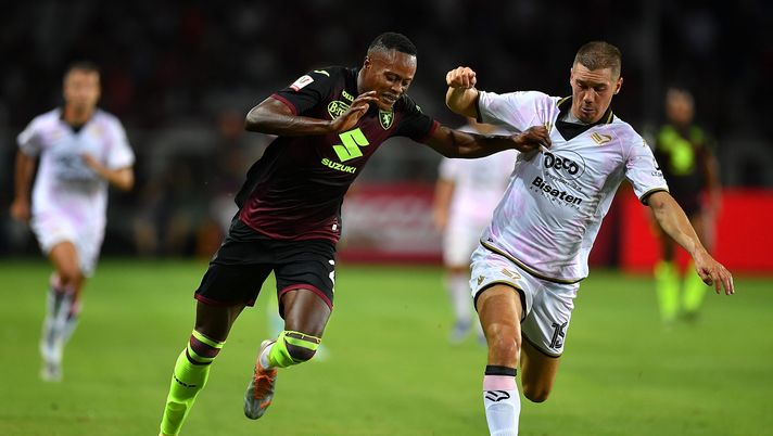 TURIN, ITALY - AUGUST 06: Demba Seck of Torino FC competes with Marco Sala of Palermo calcio during the Coppa Italia match between Torino FC and Palermo at Olimpico Stadium on August 6, 2022 in Turin, Italy. (Photo by Valerio Pennicino/Getty Images) Palermo