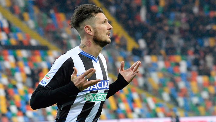UDINE, ITALY - DECEMBER 18: Cyril Thereau of Udinese Calcio celebrates after scoring his team's second goal goal during the Serie A match between Udinese Calcio and FC Crotone at Stadio Friuli on December 18, 2016 in Udine, Italy. (Photo by Dino Panato/Getty Images) Udinese, Thereau brucia le tappe e torna in gruppo! Le ultime su Felipe e Karnezis - immagine 1