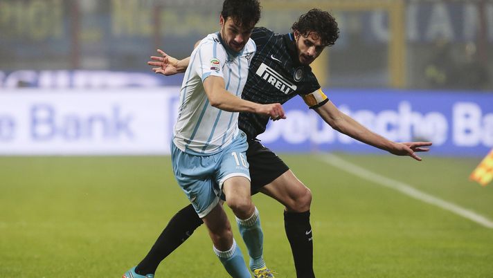 MILAN, ITALY - DECEMBER 21:  Marco Parolo of SS Lazio is challenged by Andrea Ranocchia of FC Internazionale Milano during the Serie A match betweeen FC Internazionale Milano and SS Lazio at Stadio Giuseppe Meazza on December 21, 2014 in Milan, Italy.  (Photo by Marco Luzzani/Getty Images)