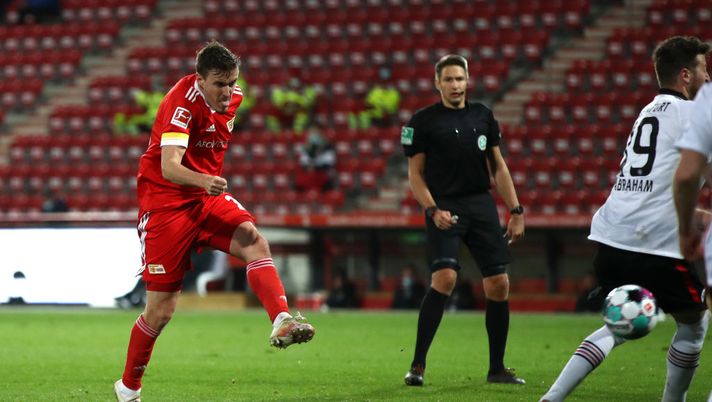 BERLIN, GERMANY - NOVEMBER 28: Max Kruse of 1. FC Union Berlin scores his team's third goal during the Bundesliga match between 1. FC Union Berlin and Eintracht Frankfurt at Stadion An der Alten Foersterei on November 28, 2020 in Berlin, Germany. Football Stadiums around Europe remain empty due to the Coronavirus Pandemic as Government social distancing laws prohibit fans inside venues resulting in fixtures being played behind closed doors. (Photo by Maja Hitij/Getty Images) BERLIN, GERMANY - NOVEMBER 28: Max Kruse of 1. FC Union Berlin scores his team's third goal during the Bundesliga match between 1. FC Union Berlin and Eintracht Frankfurt at Stadion An der Alten Foersterei on November 28, 2020 in Berlin, Germany. Football Stadiums around Europe remain empty due to the Coronavirus Pandemic as Government social distancing laws prohibit fans inside venues resulting in fixtures being played behind closed doors. (Photo by Maja Hitij/Getty Images)