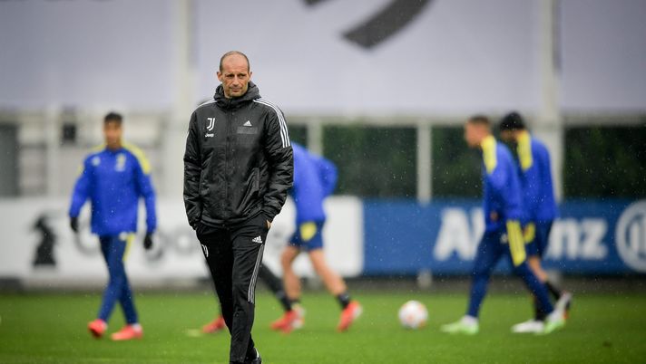 TURIN, ITALY - NOVEMBER 01: Juventus coach Massimiliano Allegri during a Champions League training session at Juventus Training Center on November 1, 2021 in Turin, Italy. (Photo by Daniele Badolato - Juventus FC/Juventus FC via Getty Images) TACKLE DURO – Il derby dei media su Allegri e i tifosi della Juve - immagine 1