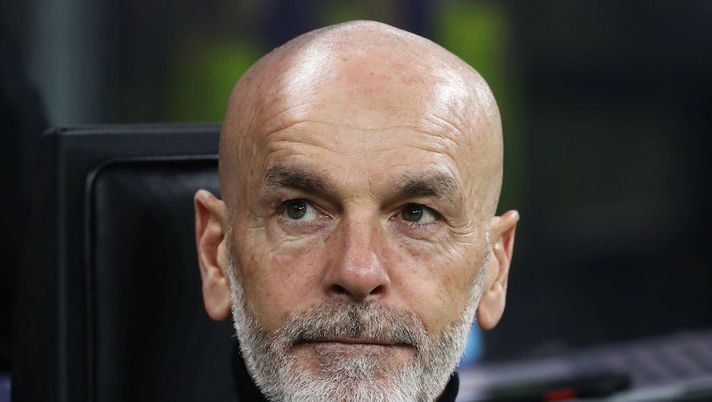 MILAN, ITALY - MARCH 13: Stefano Pioli, Head Coach of AC Milan, looks on prior to the Serie A match between AC Milan and Salernitana at Stadio Giuseppe Meazza on March 13, 2023 in Milan, Italy. (Photo by Marco Luzzani/Getty Images) Pioli: “La decisione su Brahim per domani! Leao sia felice, De Ketelaere, Rebic e Origi…” - immagine 1