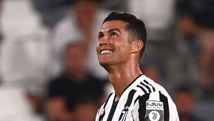 Juventus' Portuguese forward Cristiano Ronaldo reacts during the friendly football match Juventus vs Atalanta at the Allianz Stadium in Turin on August 14, 2021. (Photo by MARCO BERTORELLO / AFP) (Photo by MARCO BERTORELLO/AFP via Getty Images) Dalla Francia, l’Equipe: “Ronaldo vorrebbe trasferirsi al Manchester City, Mendes…” - immagine 1