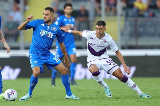 EMPOLI, ITALY - AUGUST 21: Nedim Bajrami of Empoli FC in action against Rolando Mandragora of ACF Fiorentina during the Serie A match between Empoli FC and ACF Fiorentina at Stadio Carlo Castellani on August 21, 2022 in Empoli, . (Photo by Gabriele Maltinti/Getty Images) Schira: “Faes nome caldo, occhio a Bajrami. Capitolo uscite in casa viola”- immagine 2
