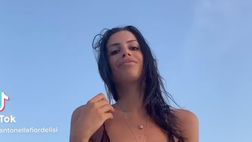 VIDEO / Antonella Fiordelisi incanta il web: il balletto in bikini della modella