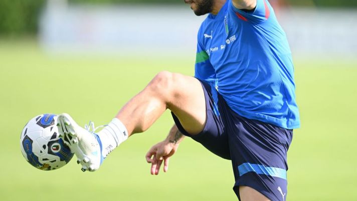 FLORENCE, ITALY - JUNE 08: Gianluca Caprari of Italy in action during an Italy training session at Centro Tecnico Federale di Coverciano on June 08, 2022 in Florence, Italy. (Photo by Claudio Villa/Getty Images) Monza, 5-0 al Novara: Caprari segna subito, Valoti show e tira anche il rigore - immagine 1