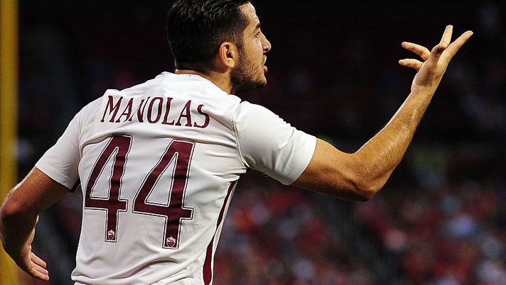 ST LOUIS, MO - AUGUST 01: Kostas Manolas #44 of AS Roma reacts to a call during a friendly match against Liverpool FC at Busch Stadium on August 1, 2016 in St Louis, Missouri. AC Roma won 2-1. (Photo by Jeff Curry/Getty Images) Mercato, futuro già deciso per Kessie e Manolas - immagine 1