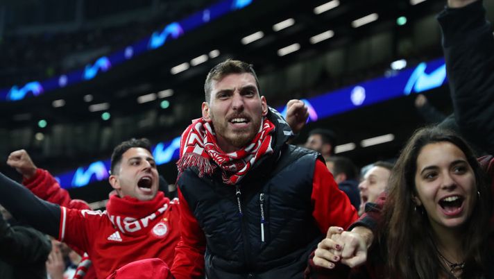 LONDON, ENGLAND - NOVEMBER 26: Olympiacos fans celebrate during the UEFA Champions League group B match between Tottenham Hotspur and Olympiacos FC at Tottenham Hotspur Stadium on November 26, 2019 in London, United Kingdom. (Photo by Julian Finney/Getty Images) LONDON, ENGLAND - NOVEMBER 26: Olympiacos fans celebrate during the UEFA Champions League group B match between Tottenham Hotspur and Olympiacos FC at Tottenham Hotspur Stadium on November 26, 2019 in London, United Kingdom. (Photo by Julian Finney/Getty Images)