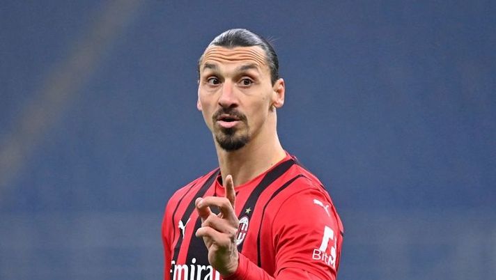 AC Milan's Swedish forward Zlatan Ibrahimovic reacts during the Italian Serie A football match between AC Milan and Juventus on January 23, 2022 at the San Siro stadium in Milan. (Photo by Alberto PIZZOLI / AFP) (Photo by ALBERTO PIZZOLI/AFP via Getty Images) Bennacer, Kessié e cosa filtra sulla gestione di Ibra: le ultime sulla formazione del Milan - immagine 1