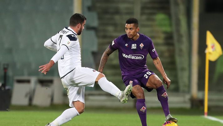FLORENCE, ITALY - DECEMBER 03: Henrique Dalbert of ACF Fiorentina battles for the ball with Andrea Bussaglia of AS Cittadella during the Coppa Italia match between ACF Fiorentina and AS Cittadella at Stadio Artemio Franchi on December 3, 2019 in Florence, Italy. (Photo by Gabriele Maltinti/Getty Images) FLORENCE, ITALY - DECEMBER 03: Henrique Dalbert of ACF Fiorentina battles for the ball with Andrea Bussaglia of AS Cittadella during the Coppa Italia match between ACF Fiorentina and AS Cittadella at Stadio Artemio Franchi on December 3, 2019 in Florence, Italy. (Photo by Gabriele Maltinti/Getty Images)