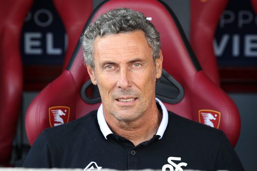 SALERNO, ITALY - OCTOBER 22: Luca Gotti Spezia Calcio coach before the Serie A match between Salernitana and Spezia Calcio at Stadio Arechi on October 22, 2022 in Salerno, Italy. (Photo by Francesco Pecoraro/Getty Images) Gyasi: “Italiano? scritto pagine indelebili, ma anche Motta… Viola difficile”- immagine 2