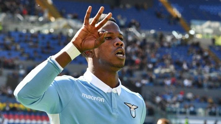 Lazio's forward from Senegal Balde Diao Keita celebrates after scoring during the Italian Serie A football match Lazio vs Palermo on April 23, 2017 at the Olympic stadium in Rome. / AFP PHOTO / Vincenzo PINTO (Photo credit should read VINCENZO PINTO/AFP/Getty Images) Lazio, Il Messaggero: “Uno tra Felipe Anderson e Keita parte in panchina nel derby” - immagine 1