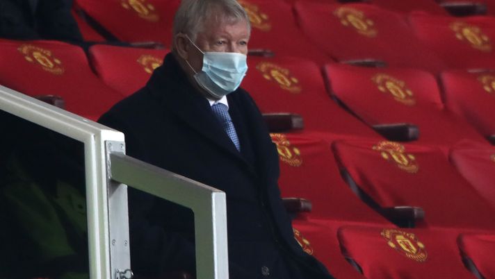 MANCHESTER, ENGLAND - DECEMBER 20: Sir Alex Ferguson is seen watching from the stand during the Premier League match between Manchester United and Leeds United at Old Trafford on December 20, 2020 in Manchester, England. The match will be played without fans, behind closed doors as a Covid-19 precaution. (Photo by Nick Potts - Pool/Getty Images) I retroscena di Ferguson: “Ero una pecora nera, mi ubriacavo prima delle partite e sono finito in carcere…” - immagine 1