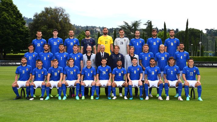 FLORENCE, ITALY - JUNE 02: (upper row L-R) Rafael Toloi, Alessandro Bastoni, Leonardo Bonucci, Salvatore Sirigu, Gianluigi Donnarumma, Alex Meret, Giorgio Chiellini, Francesco Acerbi, Bryan Cristante, (central row L-R) Matteo Pessina, Manuel Locatelli, Lorenzo Pellegrini, Andrea Belotti, Head of the National Team delegation Gianluca Vialli, FIGC President Gabriele Gravina Coach Roberto Mancini, Team Manager Gabriele Oriali, Ciro Immobile, Federico Bernardeschi, Leonardo Spinazzola, (lower row L-R) Domenico Berardi, Stefano Sensi, Nicolò Barella, Federico Chiesa, Marco Verratti, Alessandro Florenzi, Lorenzo Insigne, Frello Jorge Luiz Jorginho, Emerson Palmieri, Giovanni Di Lorenzo and Giacomo Raspadori of Italy pose for the official team photo at Coverciano on June 02, 2021 in Florence, Italy. (Photo by Claudio Villa/Getty Images) FLORENCE, ITALY - JUNE 02: (upper row L-R) Rafael Toloi, Alessandro Bastoni, Leonardo Bonucci, Salvatore Sirigu, Gianluigi Donnarumma, Alex Meret, Giorgio Chiellini, Francesco Acerbi, Bryan Cristante, (central row L-R) Matteo Pessina, Manuel Locatelli, Lorenzo Pellegrini, Andrea Belotti, Head of the National Team delegation Gianluca Vialli, FIGC President Gabriele Gravina Coach Roberto Mancini, Team Manager Gabriele Oriali, Ciro Immobile, Federico Bernardeschi, Leonardo Spinazzola, (lower row L-R) Domenico Berardi, Stefano Sensi, Nicolò Barella, Federico Chiesa, Marco Verratti, Alessandro Florenzi, Lorenzo Insigne, Frello Jorge Luiz Jorginho, Emerson Palmieri, Giovanni Di Lorenzo and Giacomo Raspadori of Italy pose for the official team photo at Coverciano on June 02, 2021 in Florence, Italy. (Photo by Claudio Villa/Getty Images)