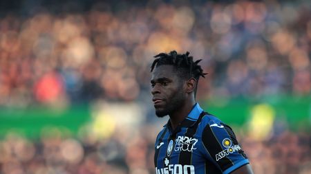 BERGAMO, ITALY - DECEMBER 18: Duvan Zapata of Atalanta BC looks onduring the Serie A match between Atalanta BC and AS Roma at Gewiss Stadium on December 18, 2021 in Bergamo, Italy. (Photo by Emilio Andreoli/Getty Images)