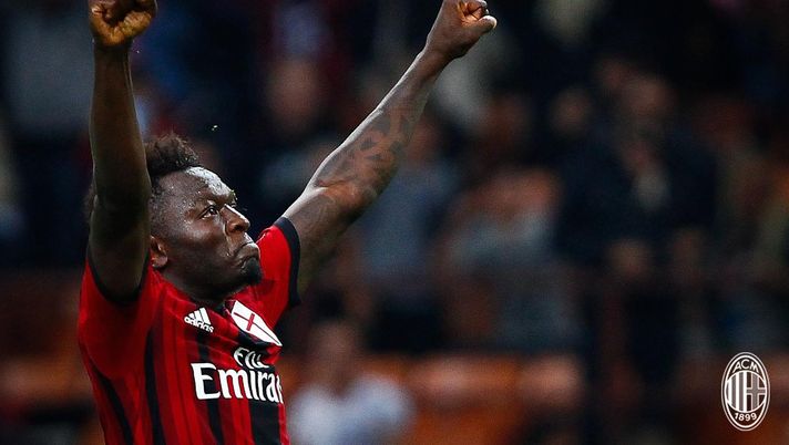 Sulley Muntari con la maglia del Milan (credits: acmilan.com) Sulley Muntari con la maglia del Milan (credits: acmilan.com)