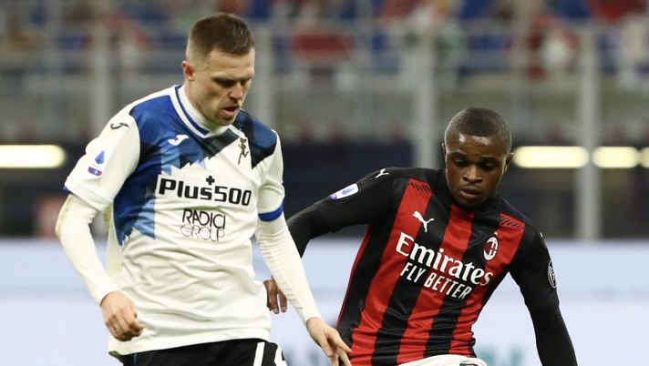 Pierre Kalulu (difensore AC Milan), qui contro Josip Ilicic in Milan-Atalanta (Serie A 2020-2021) | AC Milan News (Getty Images) 