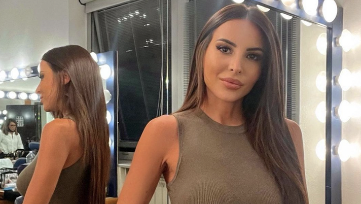 Marialuisa Jacobelli, il vestito risalta le forme mozzafiato: follower in tilt Marialuisa Jacobelli, il vestito risalta le forme mozzafiato: follower in tilt - immagine 1