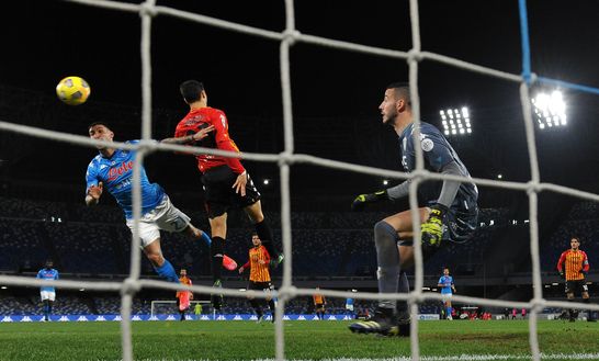 NAPLES, ITALY - FEBRUARY 28: Matteo Politano of Napoli scores their side's second goal past Lorenzo Montipo of Benevento Calcio during the Serie A match between SSC Napoli and Benevento Calcio at Stadio Diego Armando Maradona on February 28, 2021 in Naples, Italy. Sporting stadiums around Italy remain under strict restrictions due to the Coronavirus Pandemic as Government social distancing laws prohibit fans inside venues resulting in games being played behind closed doors. (Photo by Francesco Pecoraro/Getty Images) 