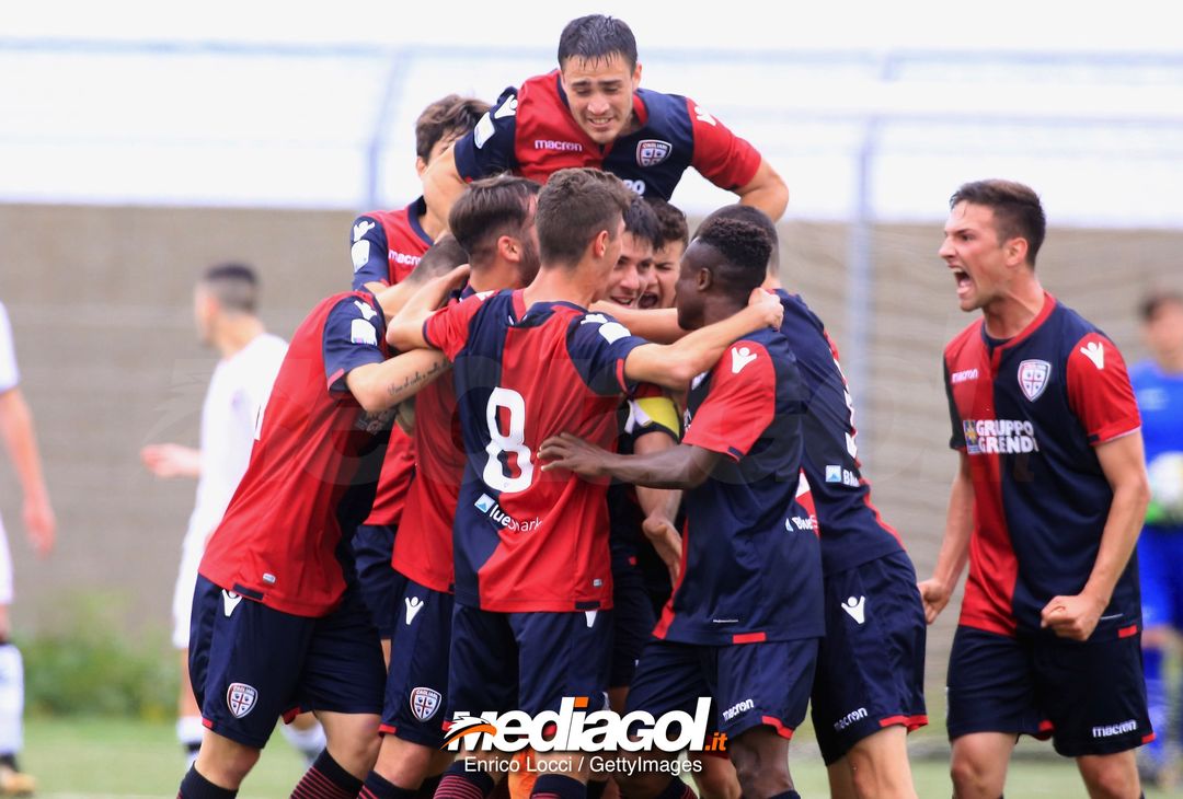  CAGLIARI, ITALY - MAY 05:  Matias Antonini Lui of Cagliari U19 celebrates with the teammates his goal to 1-0 during the Primavera 1 match between Cagliari Calcio U19 and US Citta di Palermo U19 at Stadio Renato Raccis on May 5, 20188.  (Photo by Enrico Locci/Getty Images) 