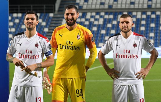 REGGIO NELL'EMILIA, ITALY - JULY 21: Alessio Romagnoli, Gianluigi Donnarumma and Ante Rebic of AC Milan during the Serie A match between US Sassuolo and AC Milan at Mapei Stadium - Città del Tricolore on July 21, 2020 in Reggio nell'Emilia, Italy. (Photo by Alessandro Sabattini/Getty Images REGGIO NELL'EMILIA, ITALY - JULY 21: Alessio Romagnoli, Gianluigi Donnarumma and Ante Rebic of AC Milan during the Serie A match between US Sassuolo and AC Milan at Mapei Stadium - Città del Tricolore on July 21, 2020 in Reggio nell'Emilia, Italy. (Photo by Alessandro Sabattini/Getty Images