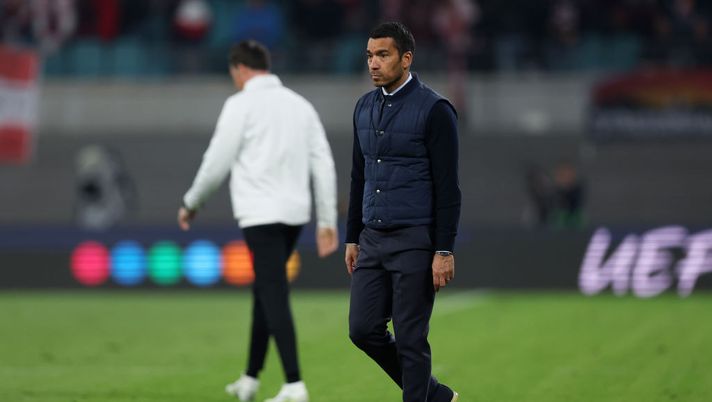 LEIPZIG, GERMANY - APRIL 28: Giovanni van Bronckhorst, Head Coach of Rangers looks dejected following their side's defeat in the UEFA Europa League Semi Final Leg One match between RB Leipzig and Rangers at Football Arena Leipzig on April 28, 2022 in Leipzig, Germany. (Photo by Maja Hitij/Getty Images) Incredibile a Glasgow: Giovanni non pensare al derby, dopo c’è il Lipsia…- immagine 1