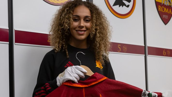 Femminile, Pilgrim ricorda il primo giorno a Roma: lo scatto con la maglia di Totti - immagine 1