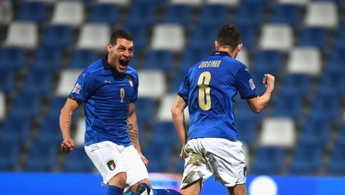 REGGIO NELL'EMILIA, ITALY - NOVEMBER 15: Jorginho of Italy celebrates after scoring the opening goal during the UEFA Nations League group stage match between Italy and Poland at Mapei Stadium - Citta' del Tricolore on November 15, 2020 in Reggio nell'Emilia, Italy. (Photo by Claudio Villa/Getty Images) REGGIO NELL'EMILIA, ITALY - NOVEMBER 15: Jorginho of Italy celebrates after scoring the opening goal during the UEFA Nations League group stage match between Italy and Poland at Mapei Stadium - Citta' del Tricolore on November 15, 2020 in Reggio nell'Emilia, Italy. (Photo by Claudio Villa/Getty Images)