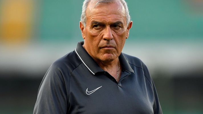 VERONA, ITALY - JULY 10: Fabrizio Castori head coach of Trapani Calcio looks on during the serie B match between Chievo Verona and Trapani Calcio at Stadio Marcantonio Bentegodi on July 10, 2020 in Verona, Italy. (Photo by Alessandro Sabattini/Getty Images for Lega Serie B) Fabrizio Castori