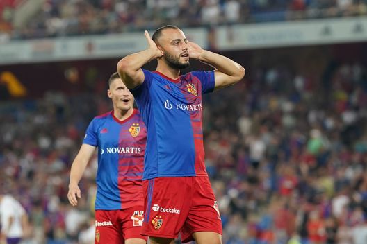 BASEL, SWITZERLAND - AUGUST 12: Arthur Mendonca Cabral of FC Basel celebrates after scoring their side`s third goal during the UEFA Conference League Third Qualifying Round Leg Two match between FC Basel and Ujpest at St. Jakob-Park on August 12, 2021 in Basel, Switzerland. (Photo by Christian Kaspar-Bartke/Getty Images) Cabral: “Qui a lungo, voglio dimostrare di essere forte. A Commisso ho detto…”- immagine 2