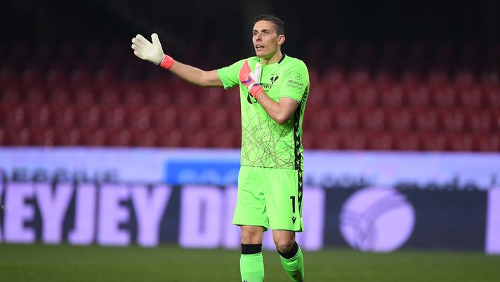 BENEVENTO, ITALY - MARCH 03: Marco Silvestri of Hellas Verona FC during the Serie A match between Benevento Calcio  and Hellas Verona FC at Stadio Ciro Vigorito on March 03, 2021 in Benevento, Italy. (Photo by Francesco Pecoraro/Getty Images) 