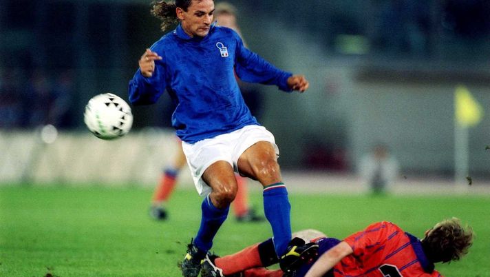 13 OCT 1993 Mandatory Credit: Mike Hewitt/ALLSPORT roberto-baggio