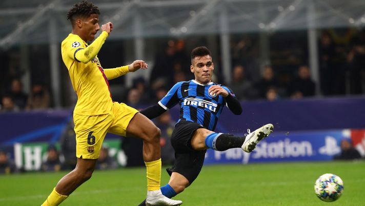 MILAN, ITALY - DECEMBER 10: Lautaro Martinez of FC Internazionale competes for the ball with Jean Clair Todibo of Barcelona during the UEFA Champions League group F match between Inter and FC Barcelona at Giuseppe Meazza Stadium on December 10, 2019 in Milan, Italy. (Photo by Marco Luzzani - Inter/Inter via Getty Images) MILAN, ITALY - DECEMBER 10: Lautaro Martinez of FC Internazionale competes for the ball with Jean Clair Todibo of Barcelona during the UEFA Champions League group F match between Inter and FC Barcelona at Giuseppe Meazza Stadium on December 10, 2019 in Milan, Italy. (Photo by Marco Luzzani - Inter/Inter via Getty Images)