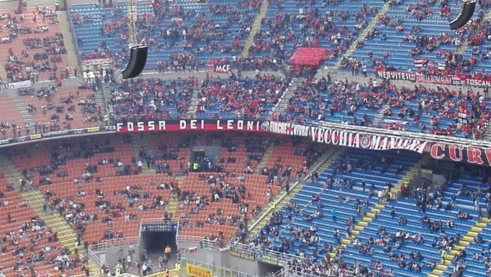 Lo striscione della 'Fossa dei Leoni'