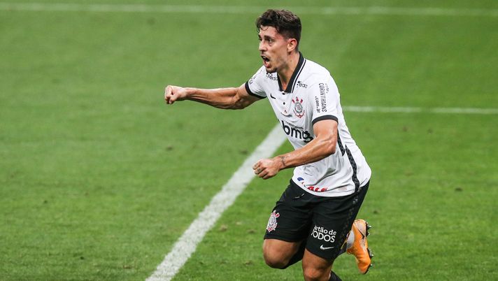 SAO PAULO, BRAZIL - OCTOBER 07: Danilo Avelar of Corinthians celebrates after scoring the first goal of his team during the match against Santos as part of Brasileirao Series A 2020 at Neo Quimica Arena on October 07, 2020 in Sao Paulo, Brazil. (Photo by Alexandre Schneider/Getty Images) SAO PAULO, BRAZIL - OCTOBER 07: Danilo Avelar of Corinthians celebrates after scoring the first goal of his team during the match against Santos as part of Brasileirao Series A 2020 at Neo Quimica Arena on October 07, 2020 in Sao Paulo, Brazil. (Photo by Alexandre Schneider/Getty Images)