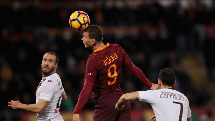 ROME, ITALY - FEBRUARY 19:  Edin Dzeko in action during the Serie A match between AS Roma and FC Torino at Stadio Olimpico on February 19, 2017 in Rome, Italy.  (Photo by Paolo Bruno/Getty Images)